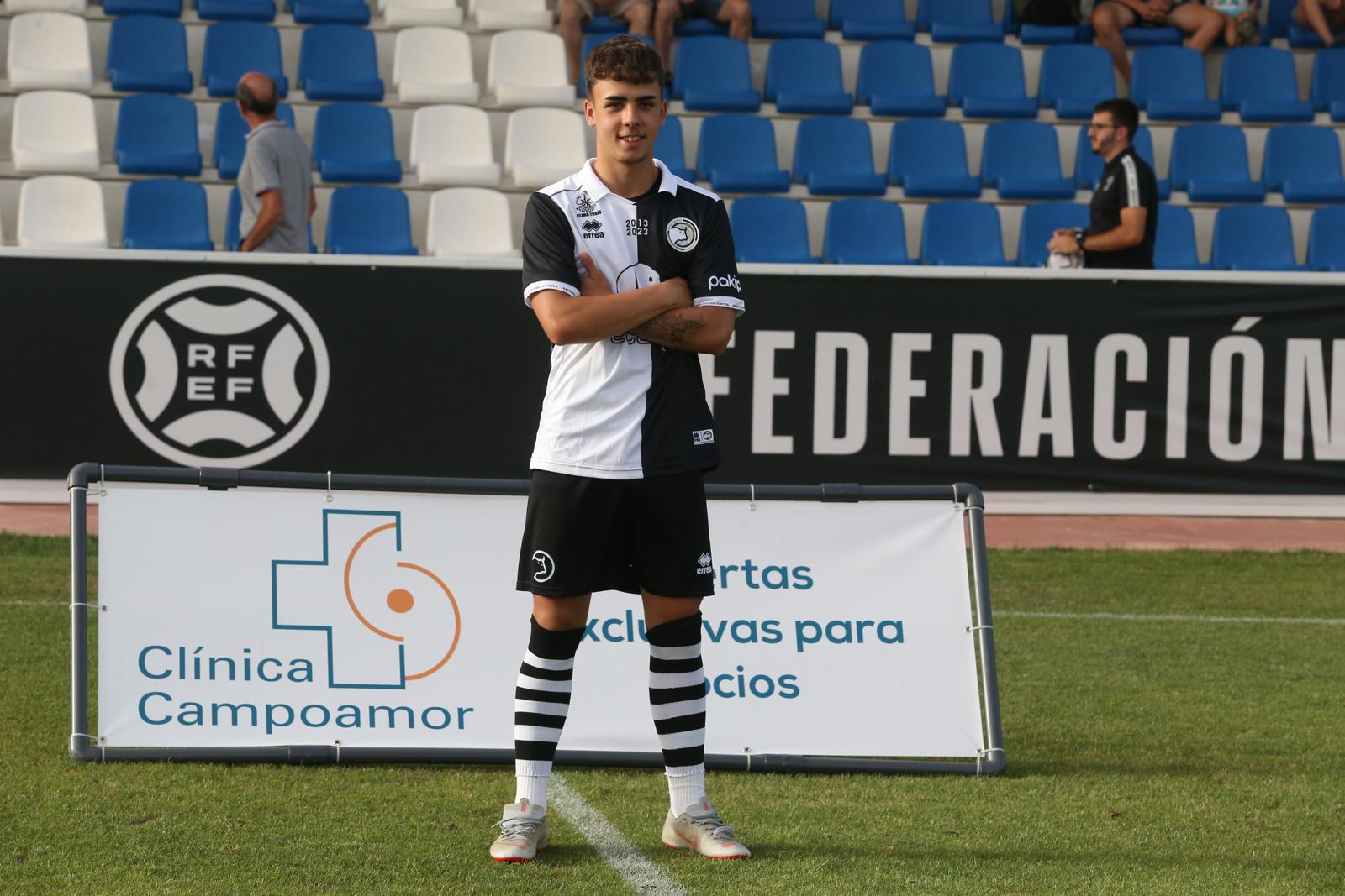 Unionistas vence en el Memorial UDS y presenta a la plantilla ante su afición