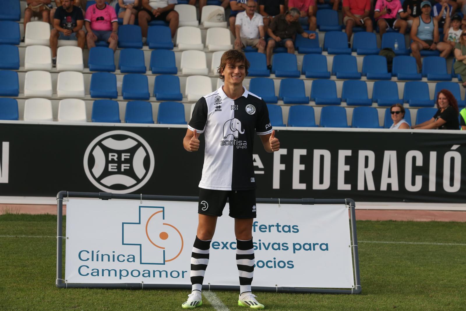 Unionistas vence en el Memorial UDS y presenta a la plantilla ante su afición