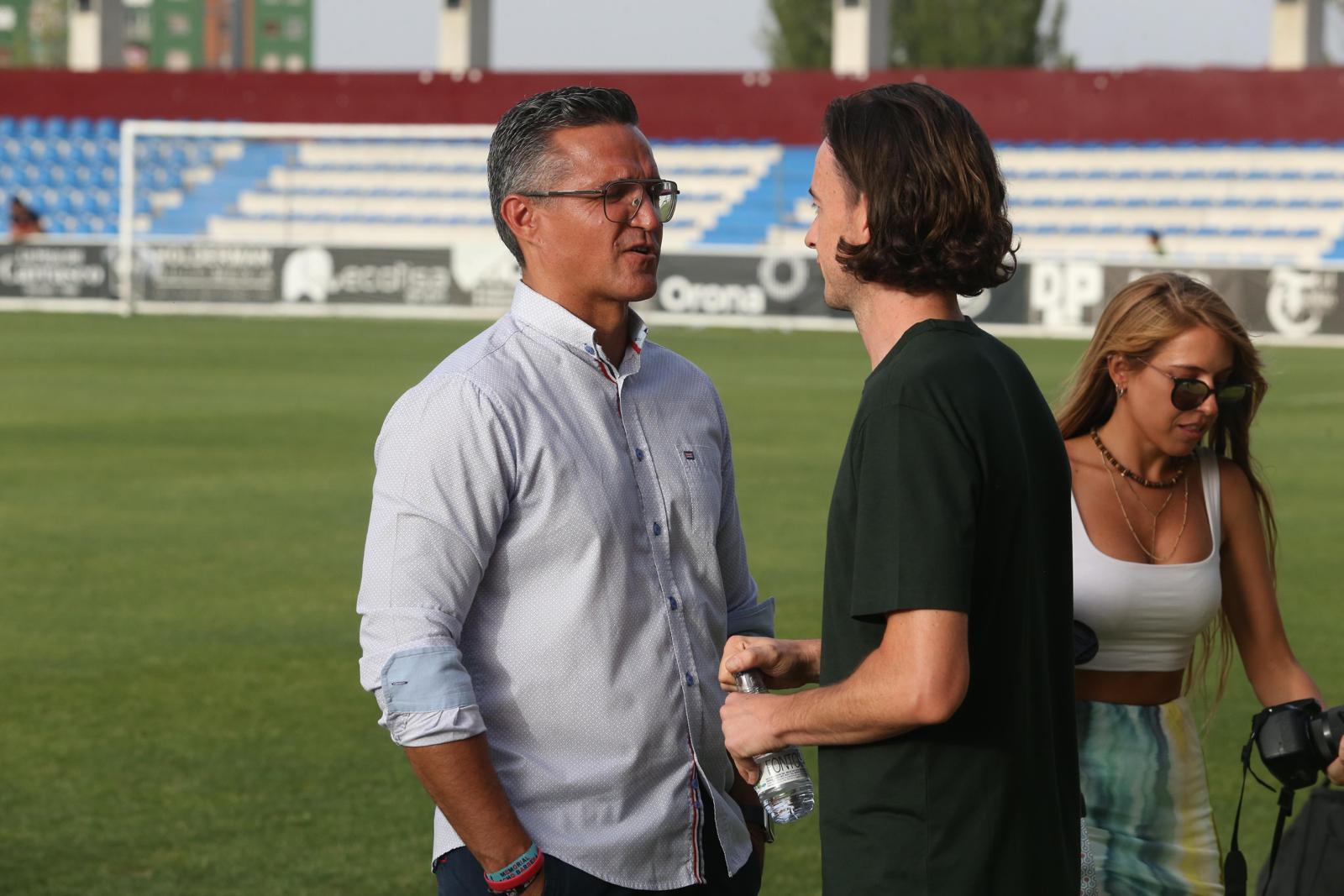 Unionistas vence en el Memorial UDS y presenta a la plantilla ante su afición