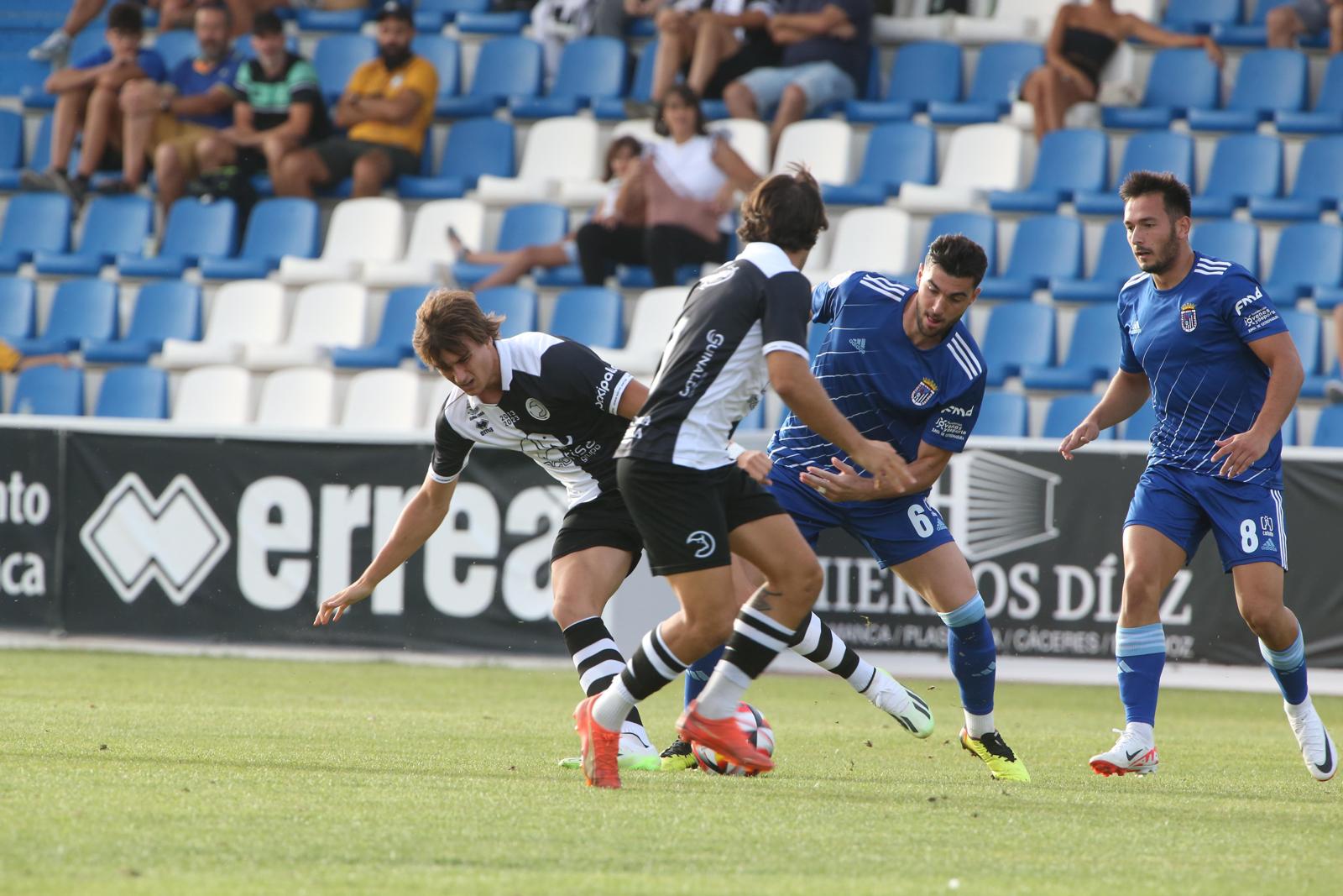 Unionistas vence en el Memorial UDS y presenta a la plantilla ante su afición