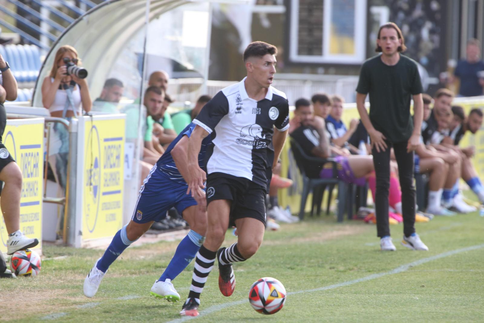 Unionistas vence en el Memorial UDS y presenta a la plantilla ante su afición