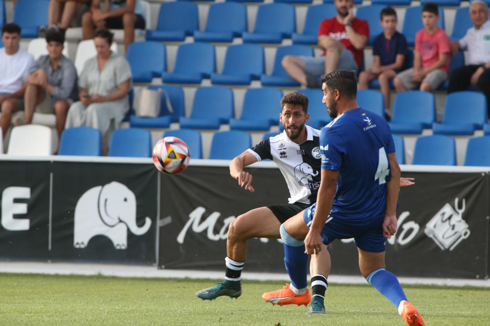 Unionistas vence en el Memorial UDS y presenta a la plantilla ante su afición