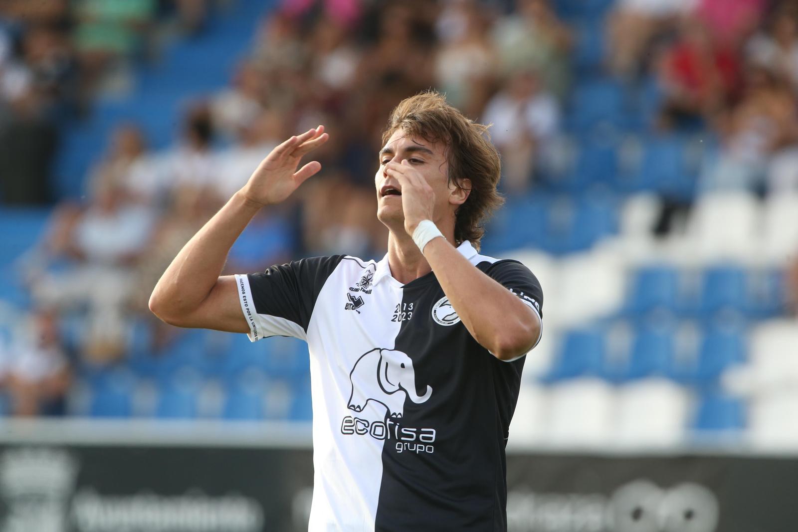 Unionistas vence en el Memorial UDS y presenta a la plantilla ante su afición