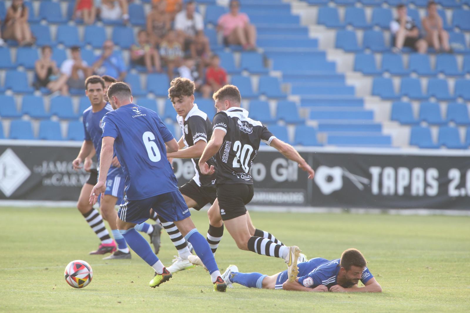 Unionistas vence en el Memorial UDS y presenta a la plantilla ante su afición