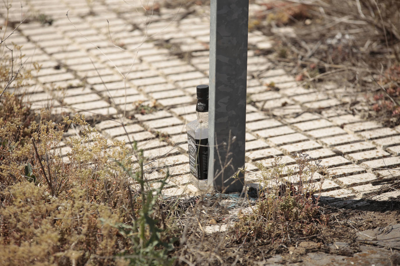 Cuando las cunetas se convierten en un vertedero