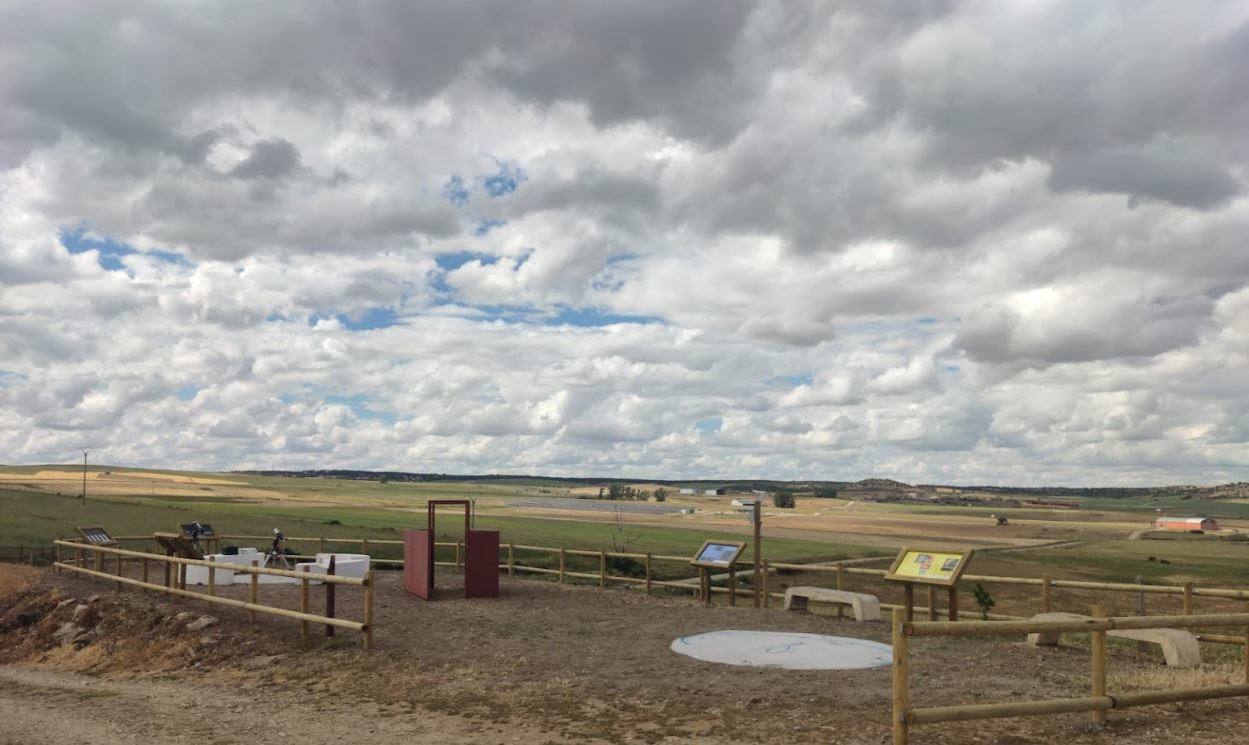 Imagen secundaria 1 - El mirador astronómico Otero, muy cerca de la localidad de Alba de Tormes