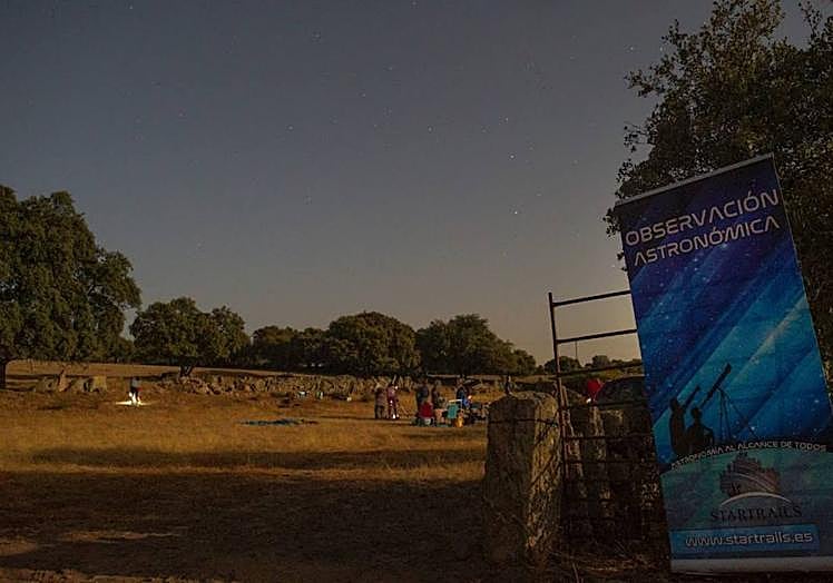 Imagen principal - El mirador astronómico El Cielo de Salamanca, en la localidad de Encina de San Silvestre.