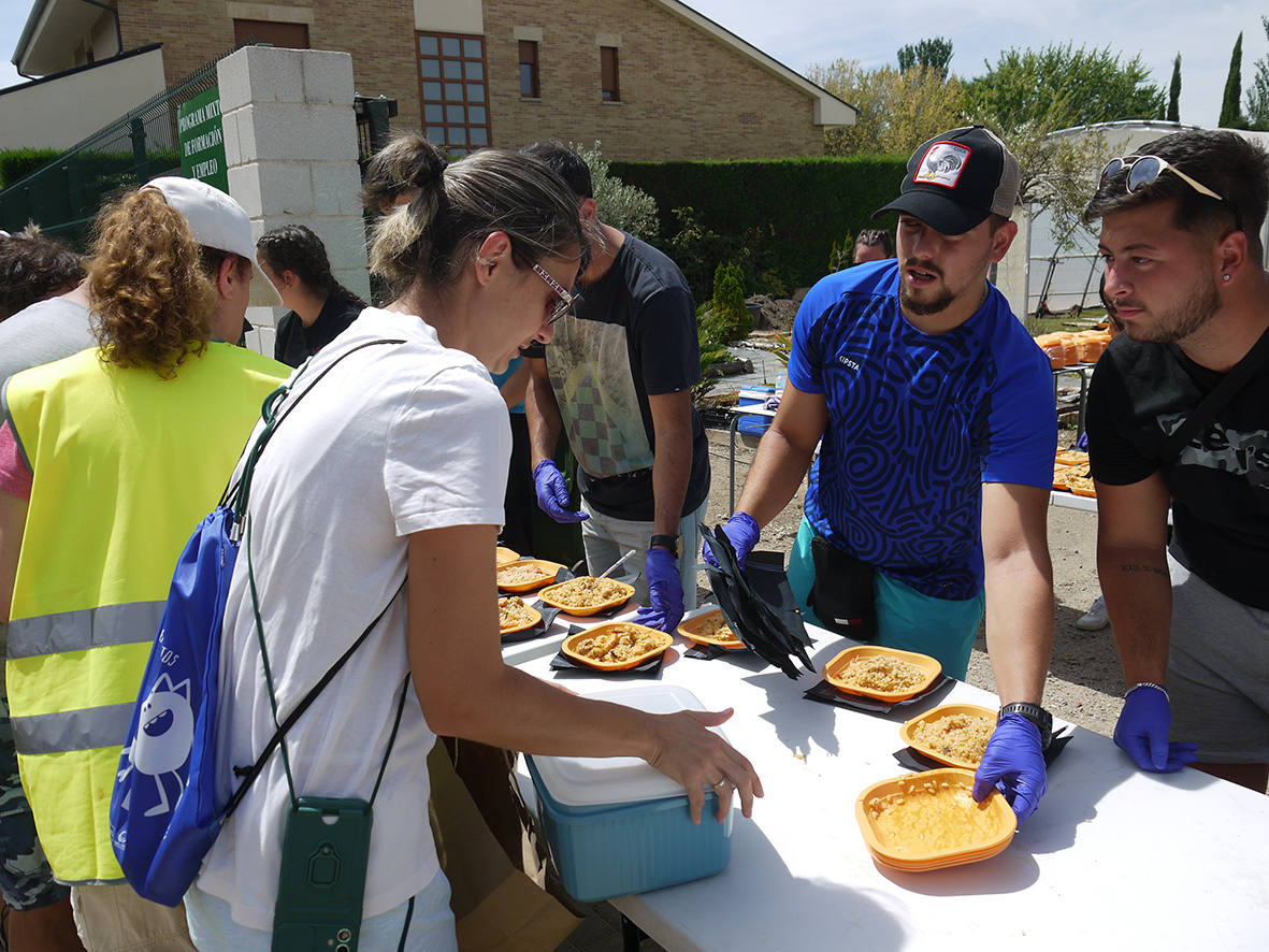 Paella popular en Carbajosa a la espera del día de San Roque