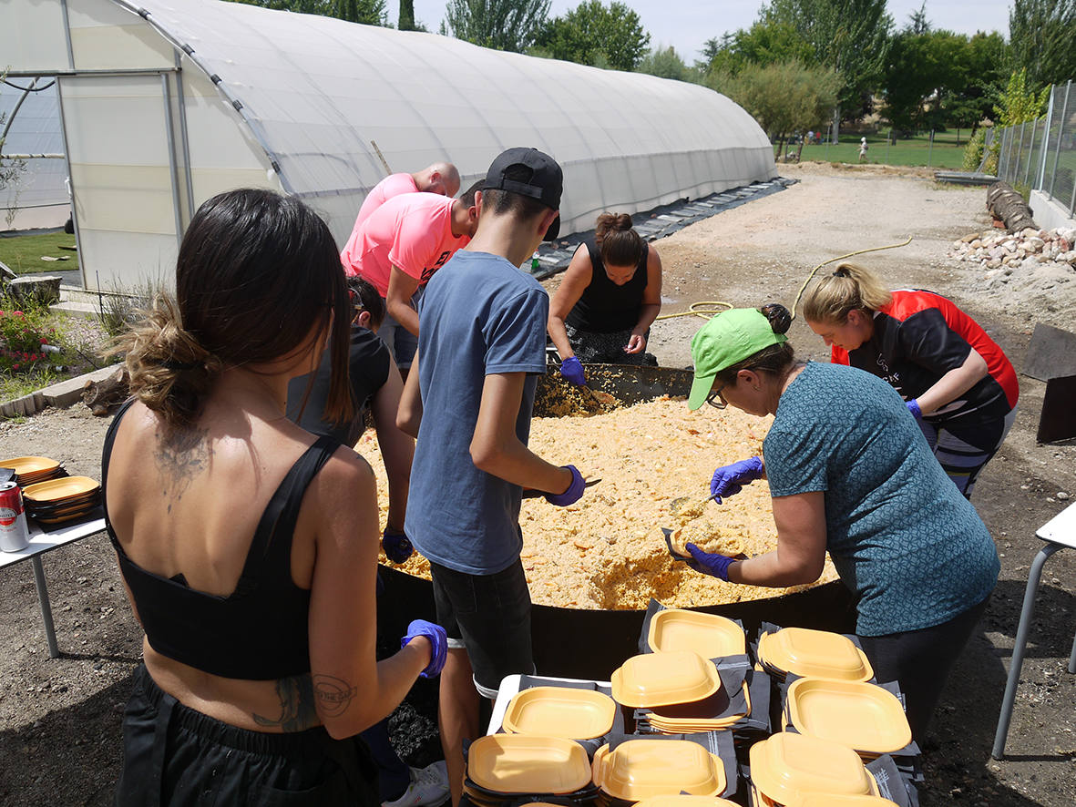 Paella popular en Carbajosa a la espera del día de San Roque