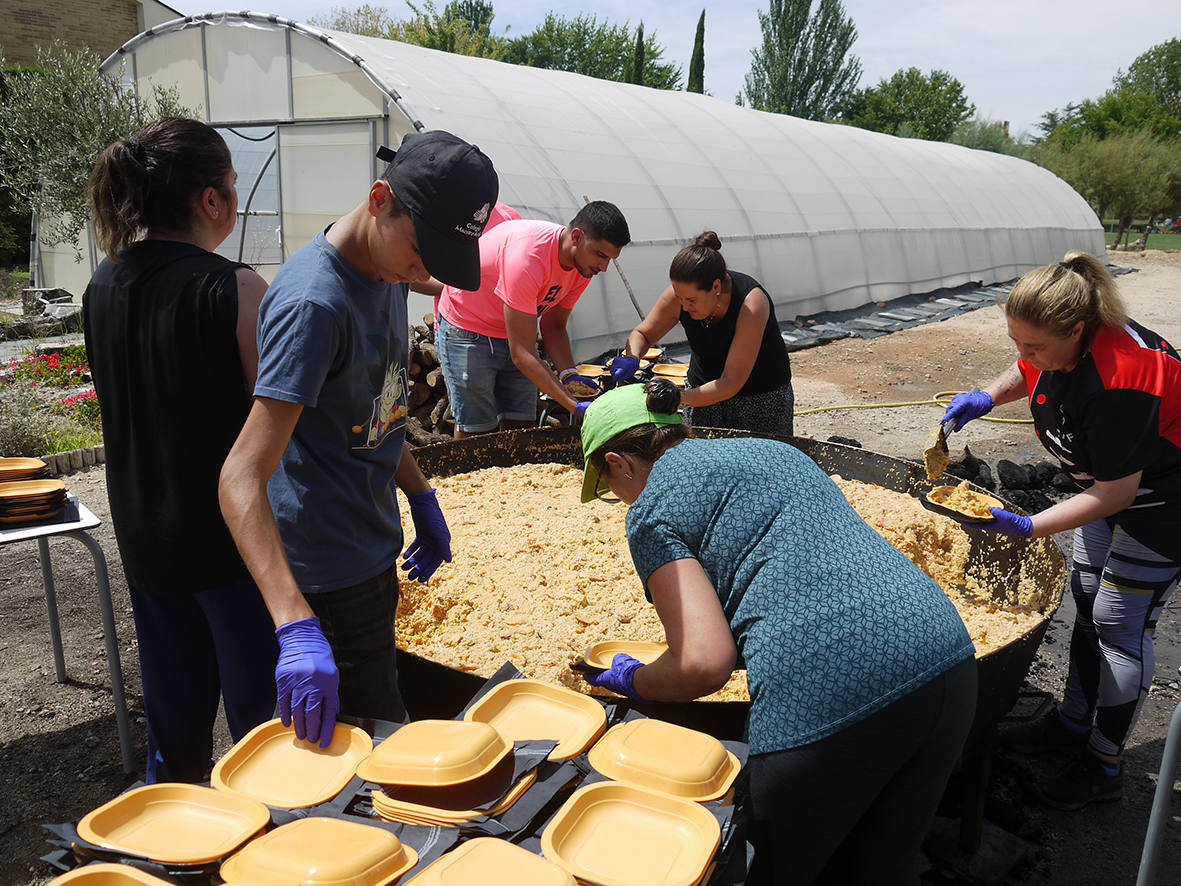 Paella popular en Carbajosa a la espera del día de San Roque