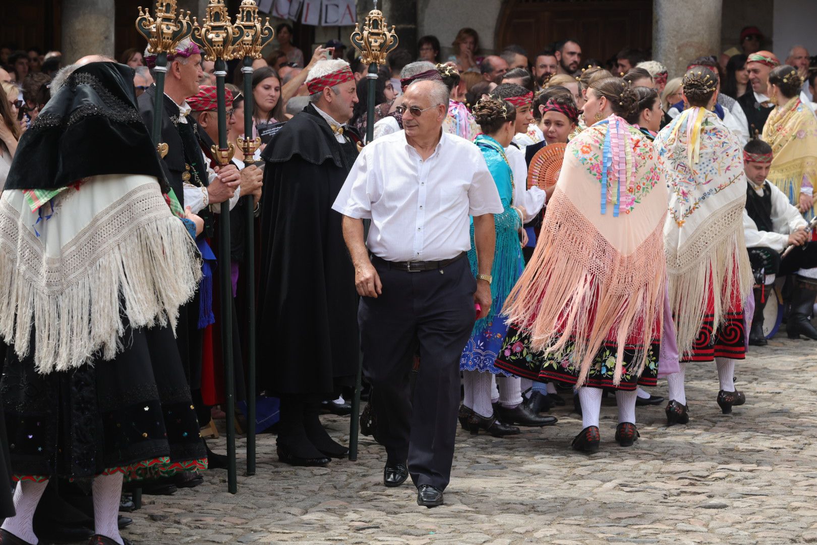 Un alberca abarrotada revive la tradición del Diagosto