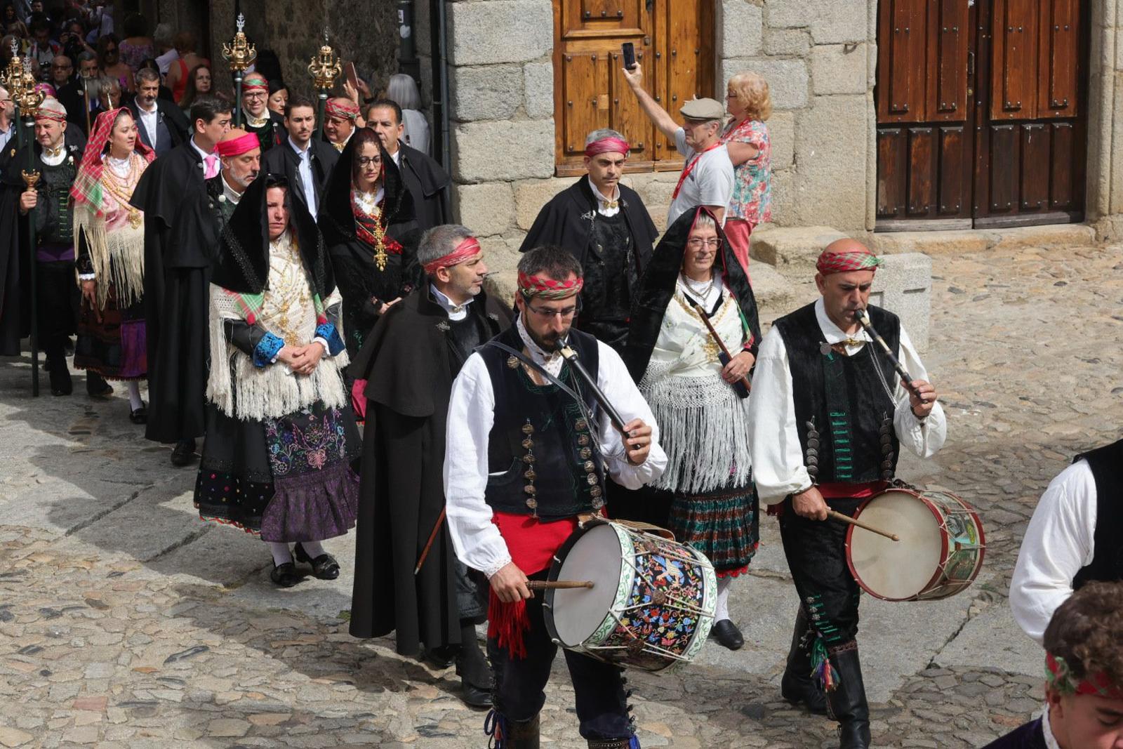 Un alberca abarrotada revive la tradición del Diagosto