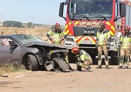 El vehículo accidentado quedó muy dañado.