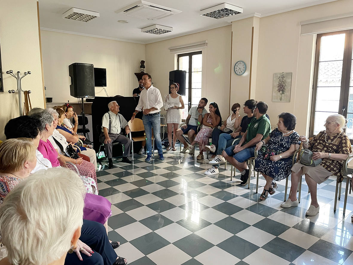 Homenaje a los mayores en el penúltimo día de las fiestas de Carbajosa