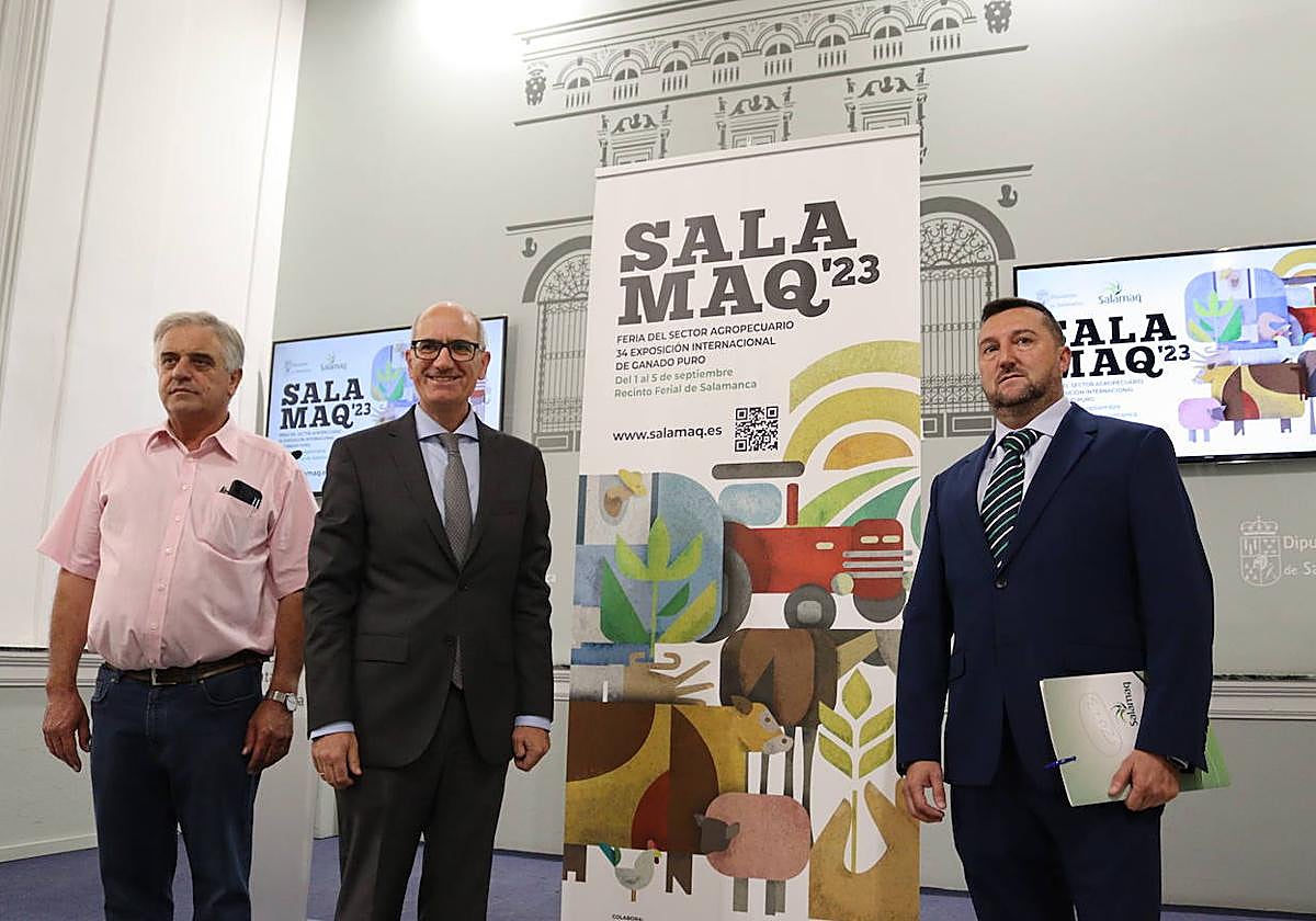 El presidente de la Diputación Javier Iglesias, en el centro, con los dos delegados provinciales que le han acompañado en la presentación de Salamaq 2023.