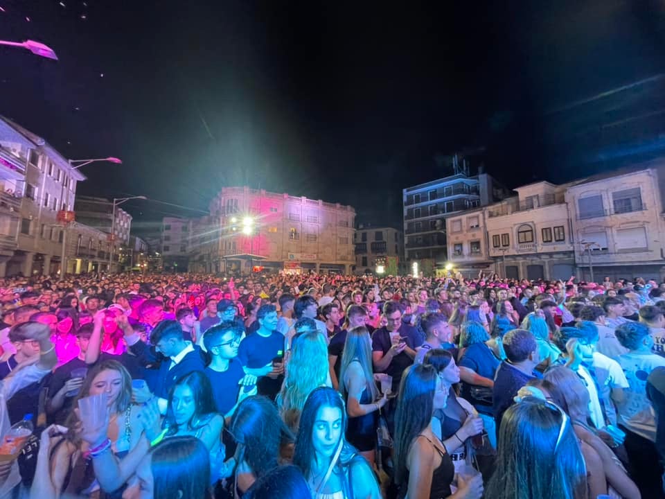 La orquesta Panorama vuelve a llenar y triunfar en Guijuelo