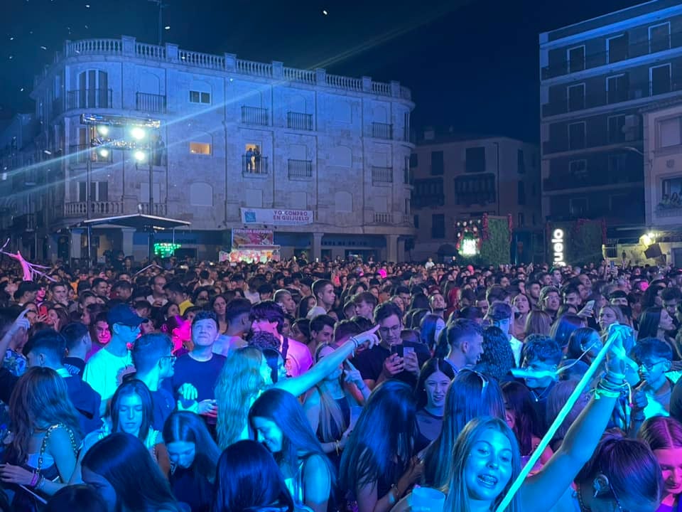 La orquesta Panorama vuelve a llenar y triunfar en Guijuelo