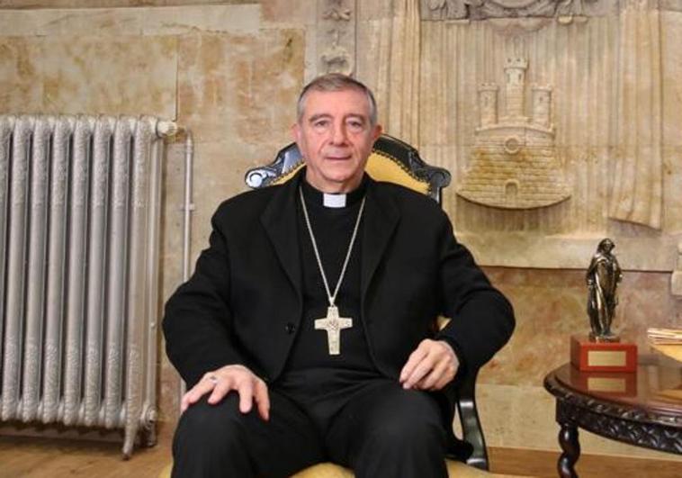 El obispo de Salamanca se posiciona del lado de las víctimas tras la denuncia por abusos sexuales