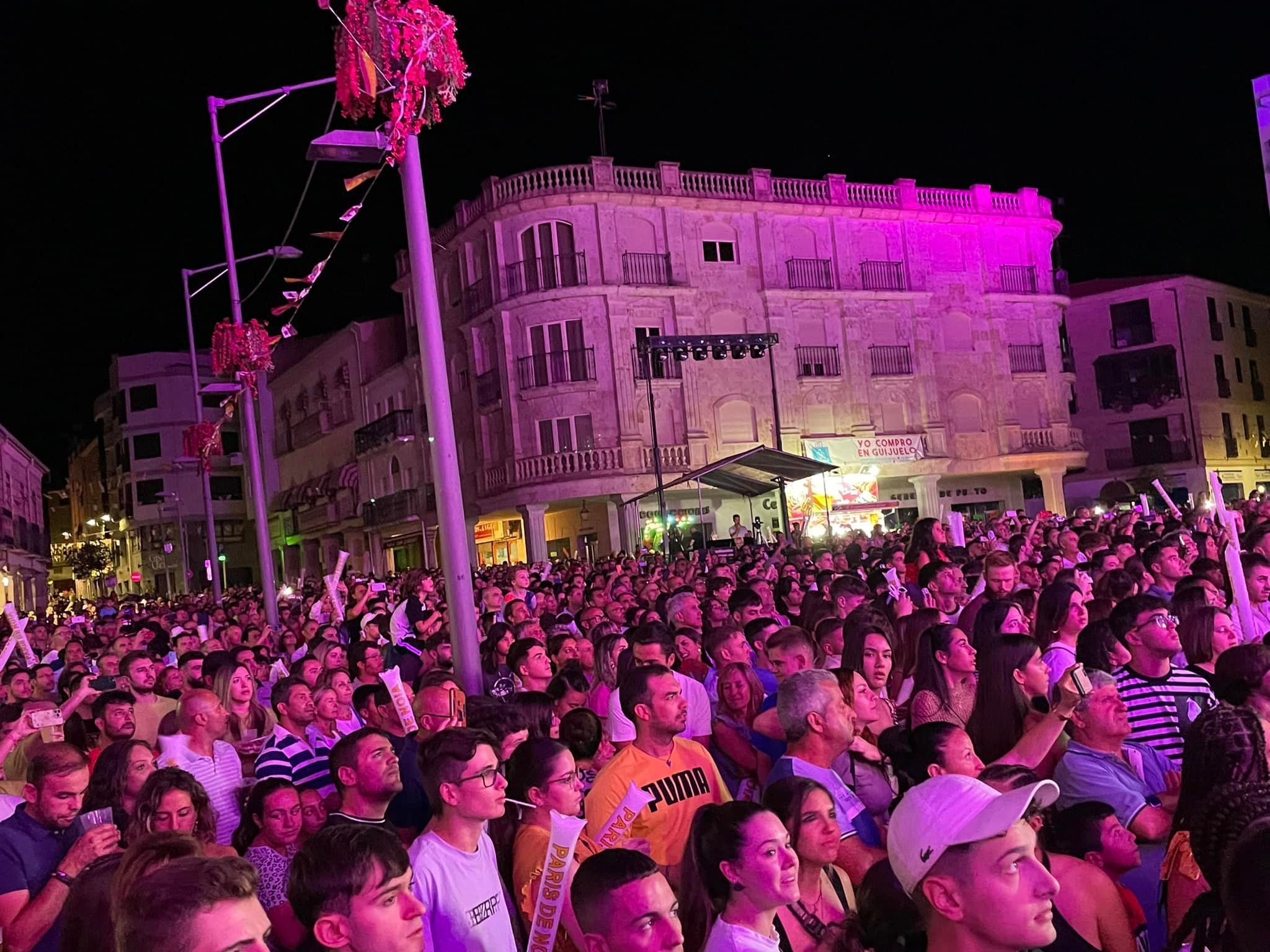 La orquesta Paris de Noia pone el colofón a las Ferias y Fiestas de Guijuelo