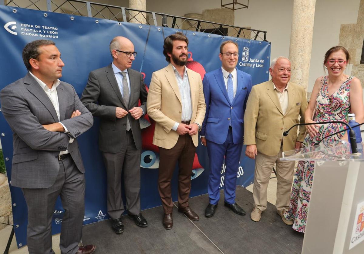 Particiopantes en la inauguración de la Feria de Teatro de Castilla y León de Ciudad Rodrigo.