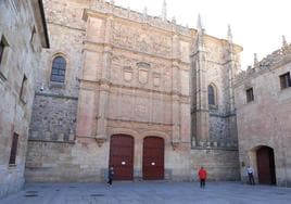La fachada del Rectorado en el Patio de Escuelas de la Universidad de Salamanca.