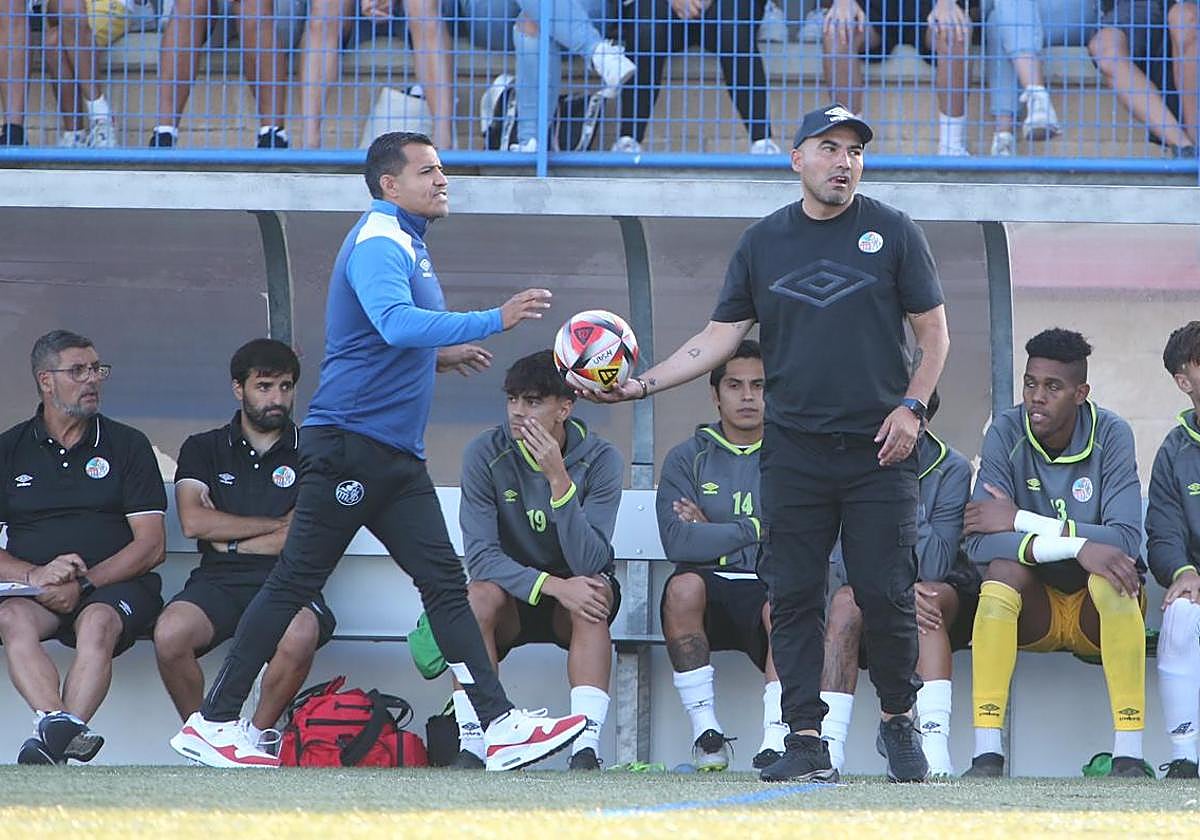 Rafa Dueñas y Jehu Chiapas, este domingo en el San Casto.