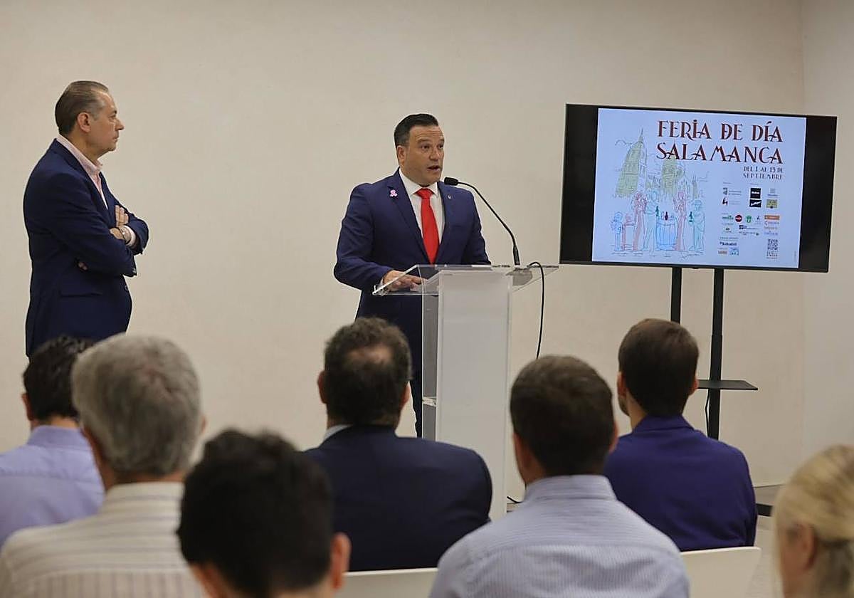 El concejal Carabias y el presidente de Hostelería, Jorge Moro.