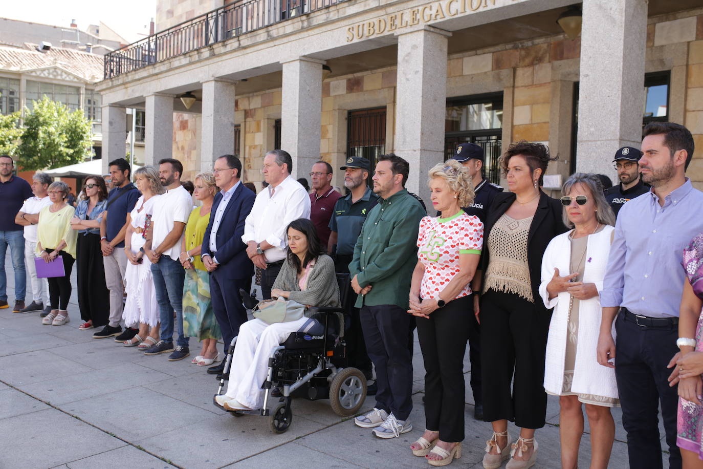 Minutos de silencio en Salamanca y la comunidad por la mujer asesinada en Béjar