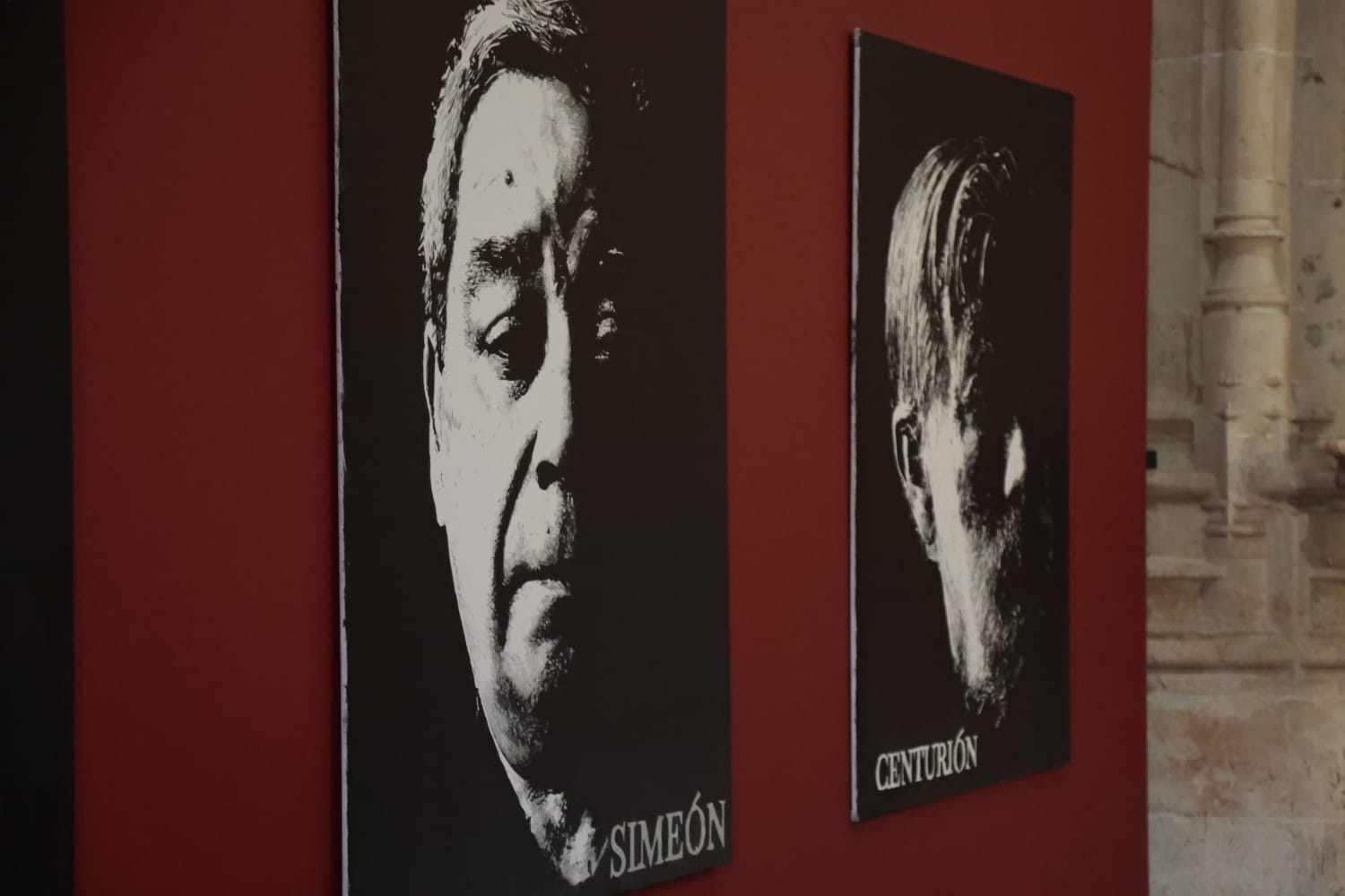 Lo cotidiano y lo divino en la exposición del retratista Ángel Luis Iglesias