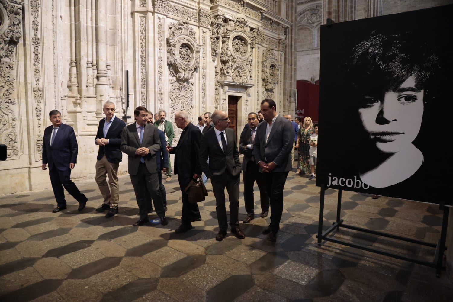 Lo cotidiano y lo divino en la exposición del retratista Ángel Luis Iglesias