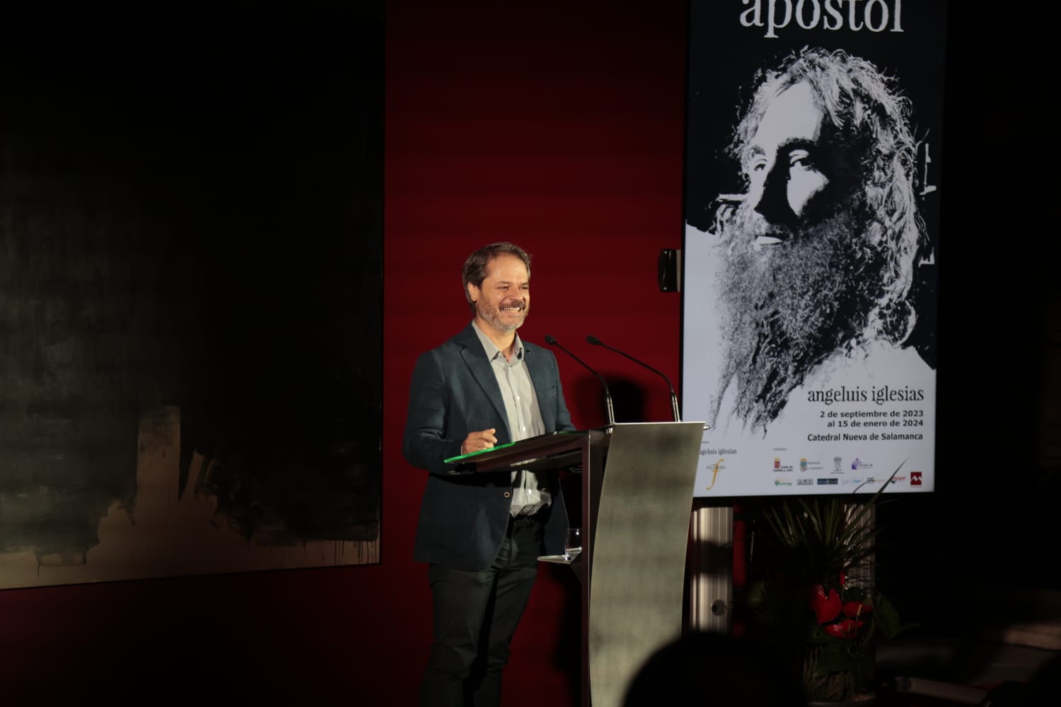 Lo cotidiano y lo divino en la exposición del retratista Ángel Luis Iglesias