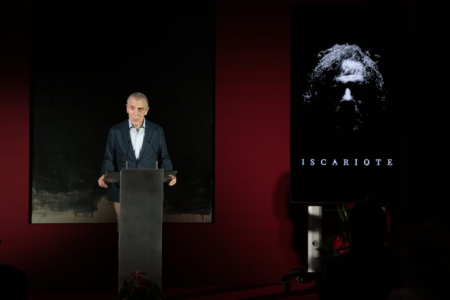 Lo cotidiano y lo divino en la exposición del retratista Ángel Luis Iglesias