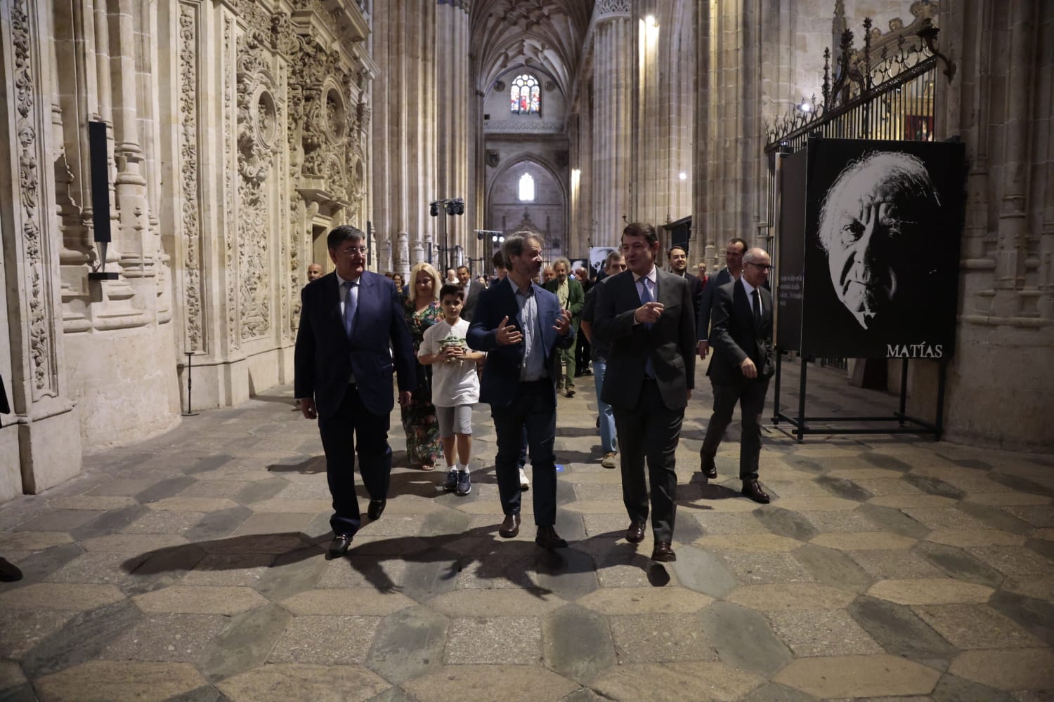 Lo cotidiano y lo divino en la exposición del retratista Ángel Luis Iglesias