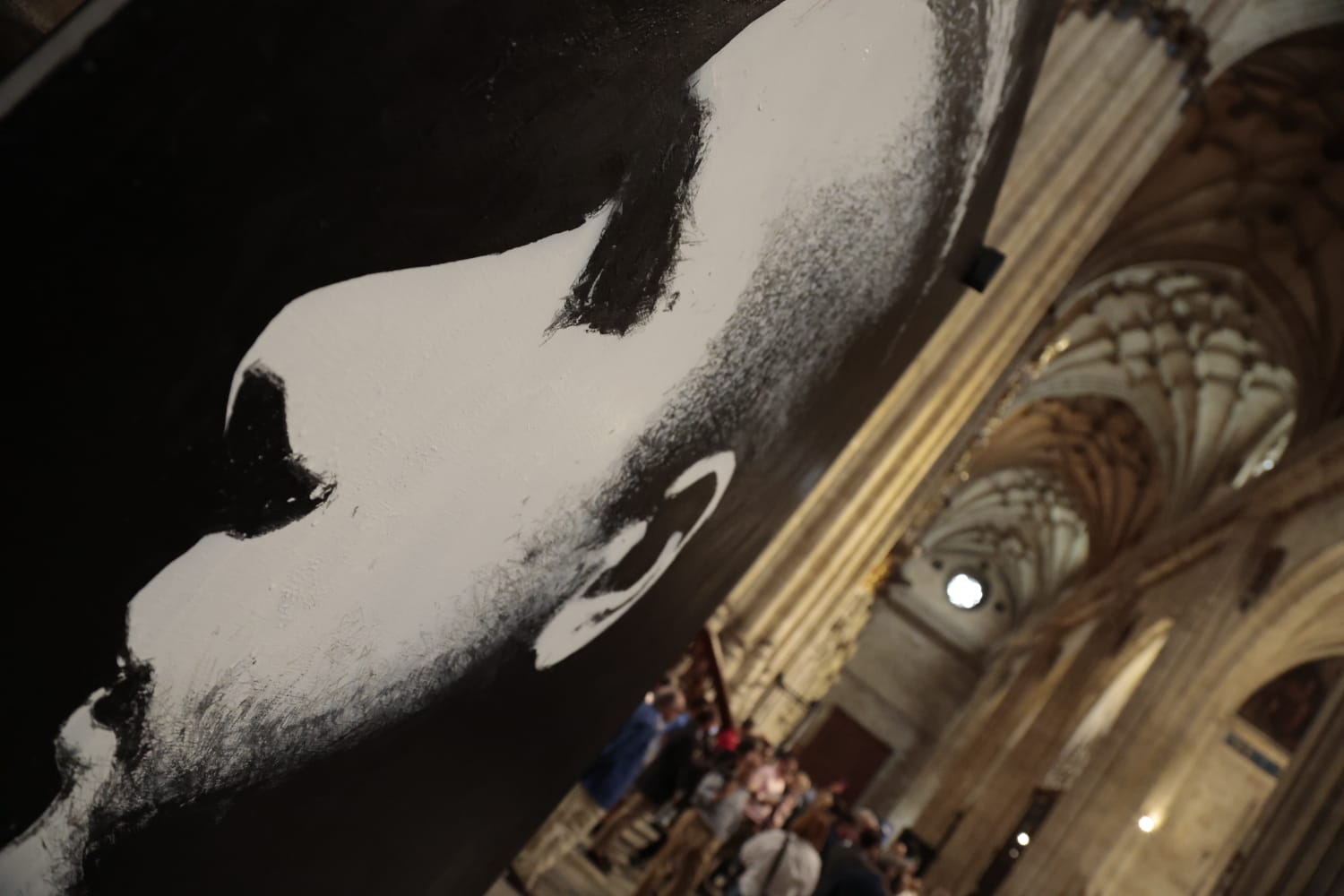 Lo cotidiano y lo divino en la exposición del retratista Ángel Luis Iglesias