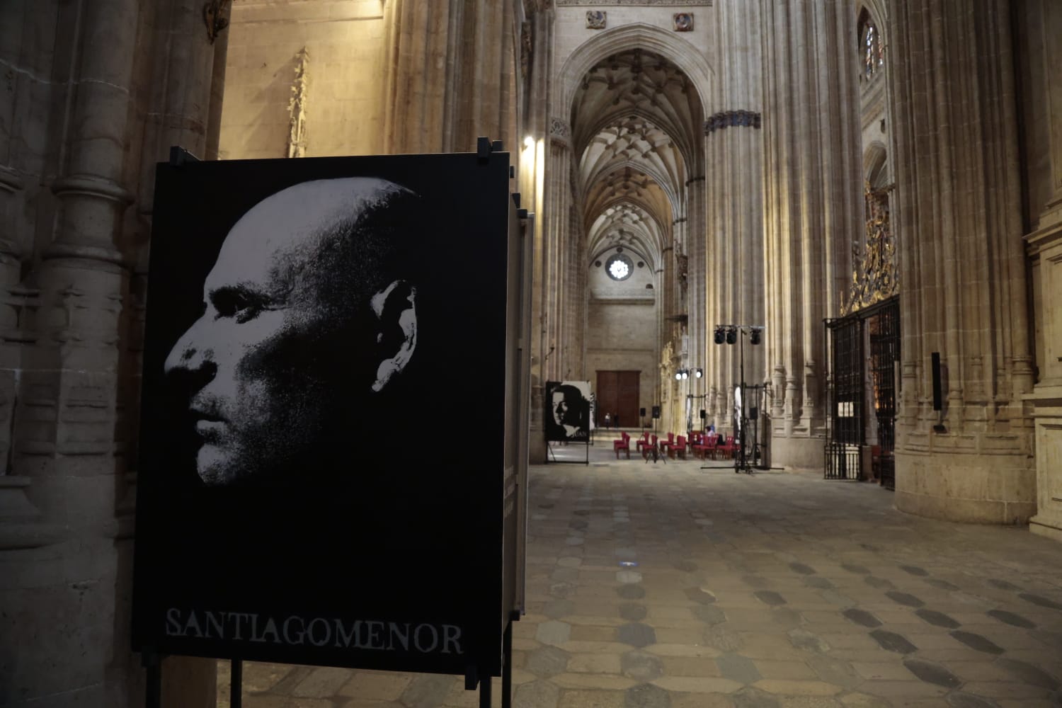 Lo cotidiano y lo divino en la exposición del retratista Ángel Luis Iglesias