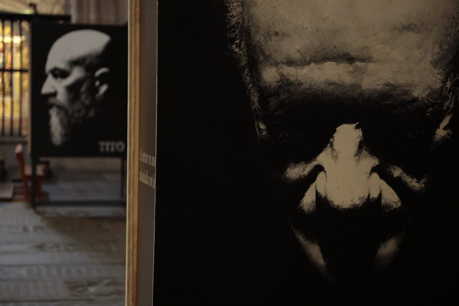 Lo cotidiano y lo divino en la exposición del retratista Ángel Luis Iglesias