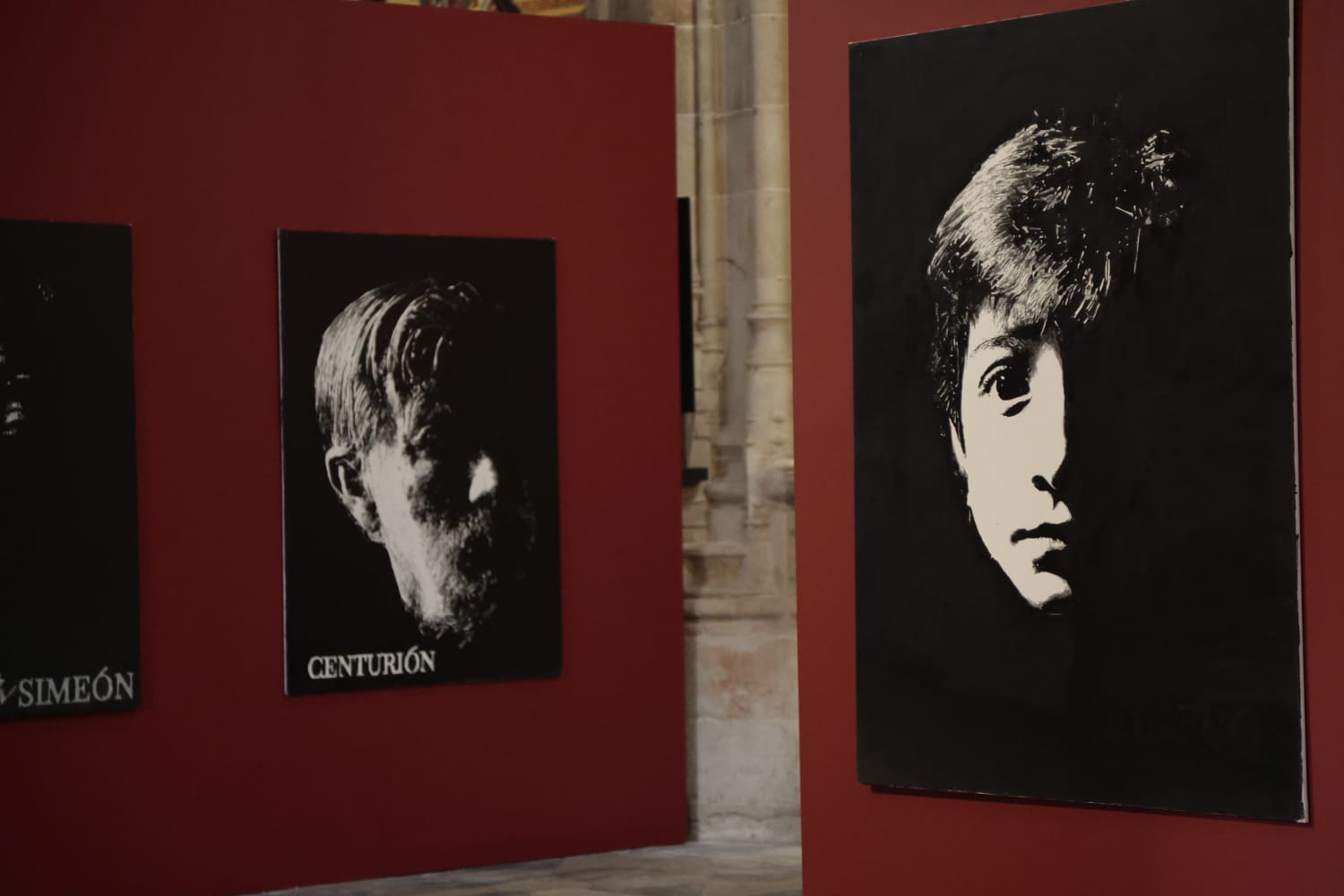 Lo cotidiano y lo divino en la exposición del retratista Ángel Luis Iglesias