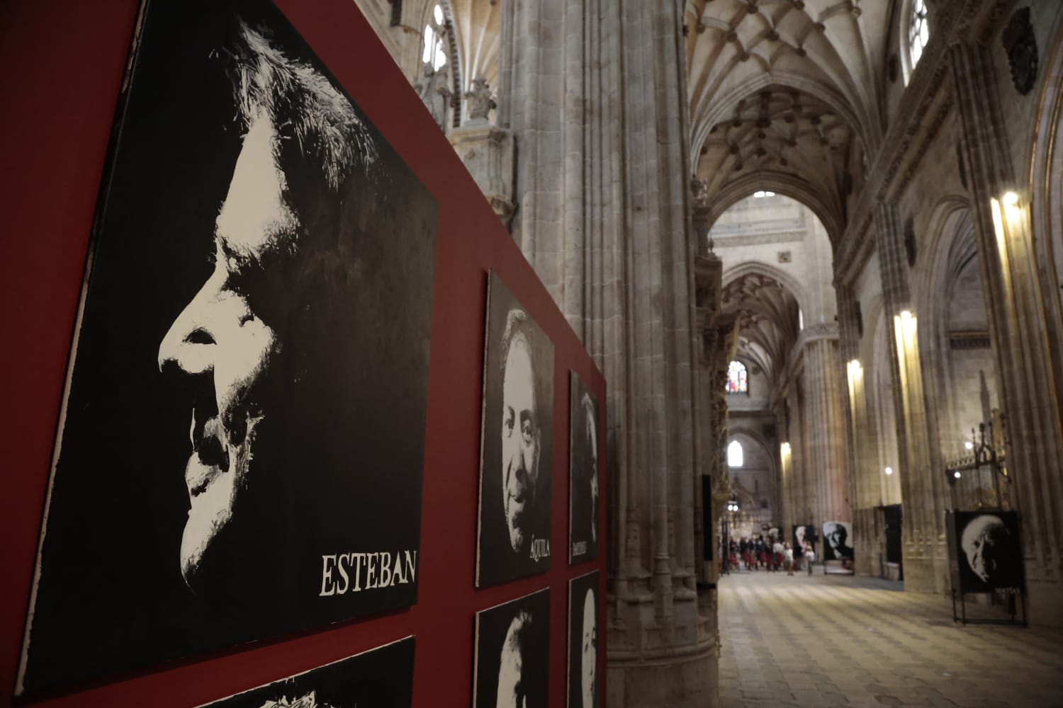 Lo cotidiano y lo divino en la exposición del retratista Ángel Luis Iglesias