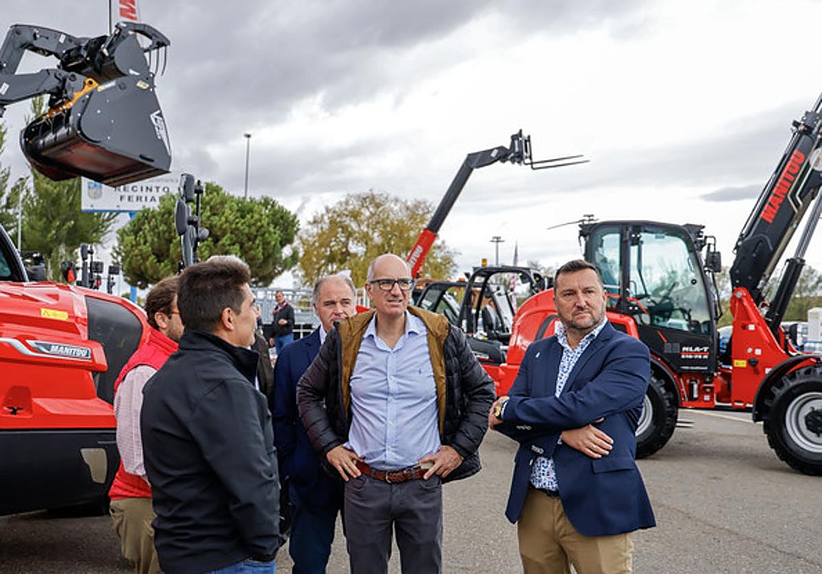 El presidente de la Diputación de Salamanca, Javier Iglesias, en Salamaq.