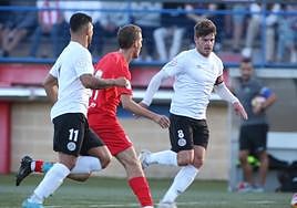 Amaro persigue el balón en el duelo ante el Santa Marta.