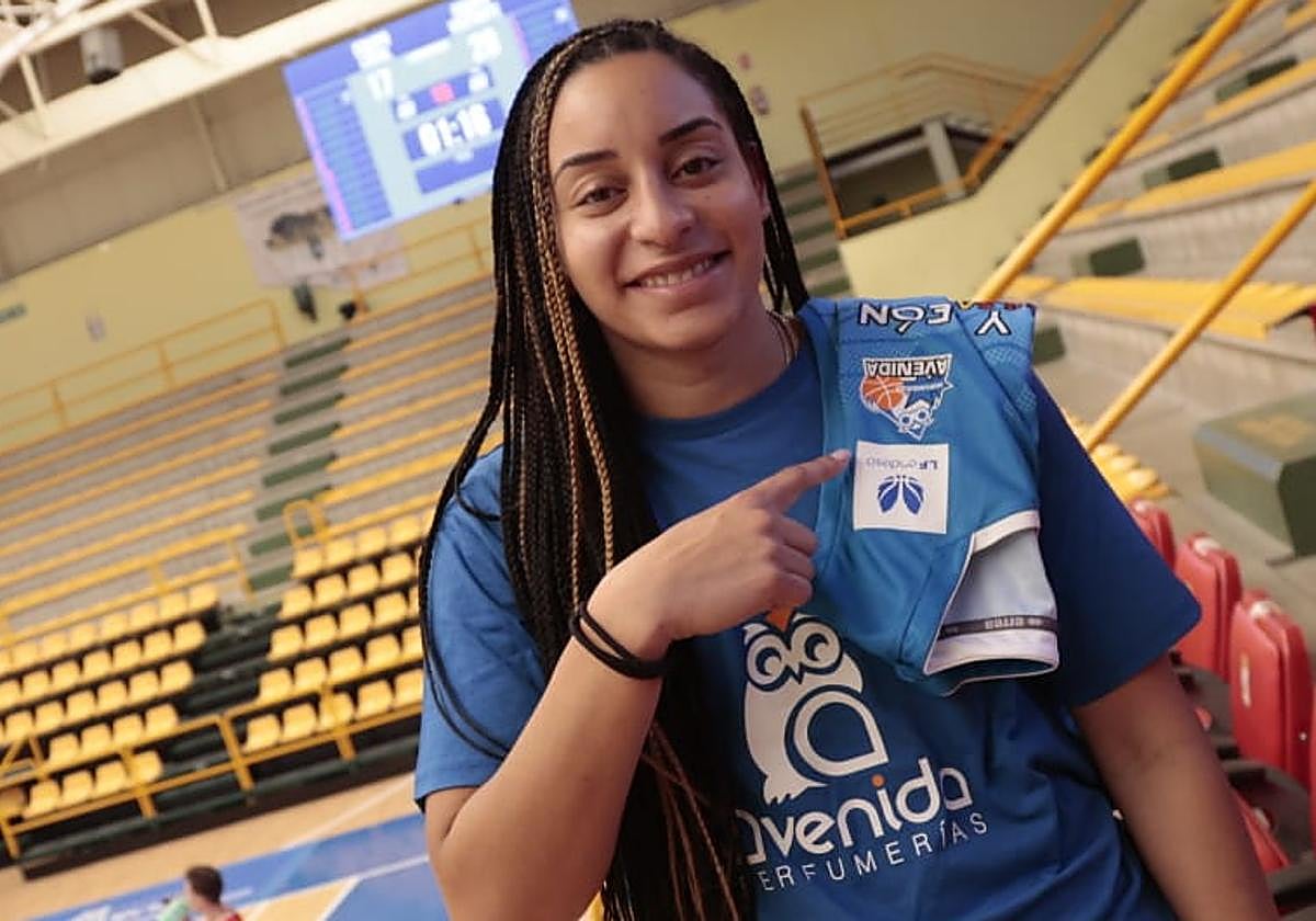Bria Hartley apuesta por el azul del CB Avenida