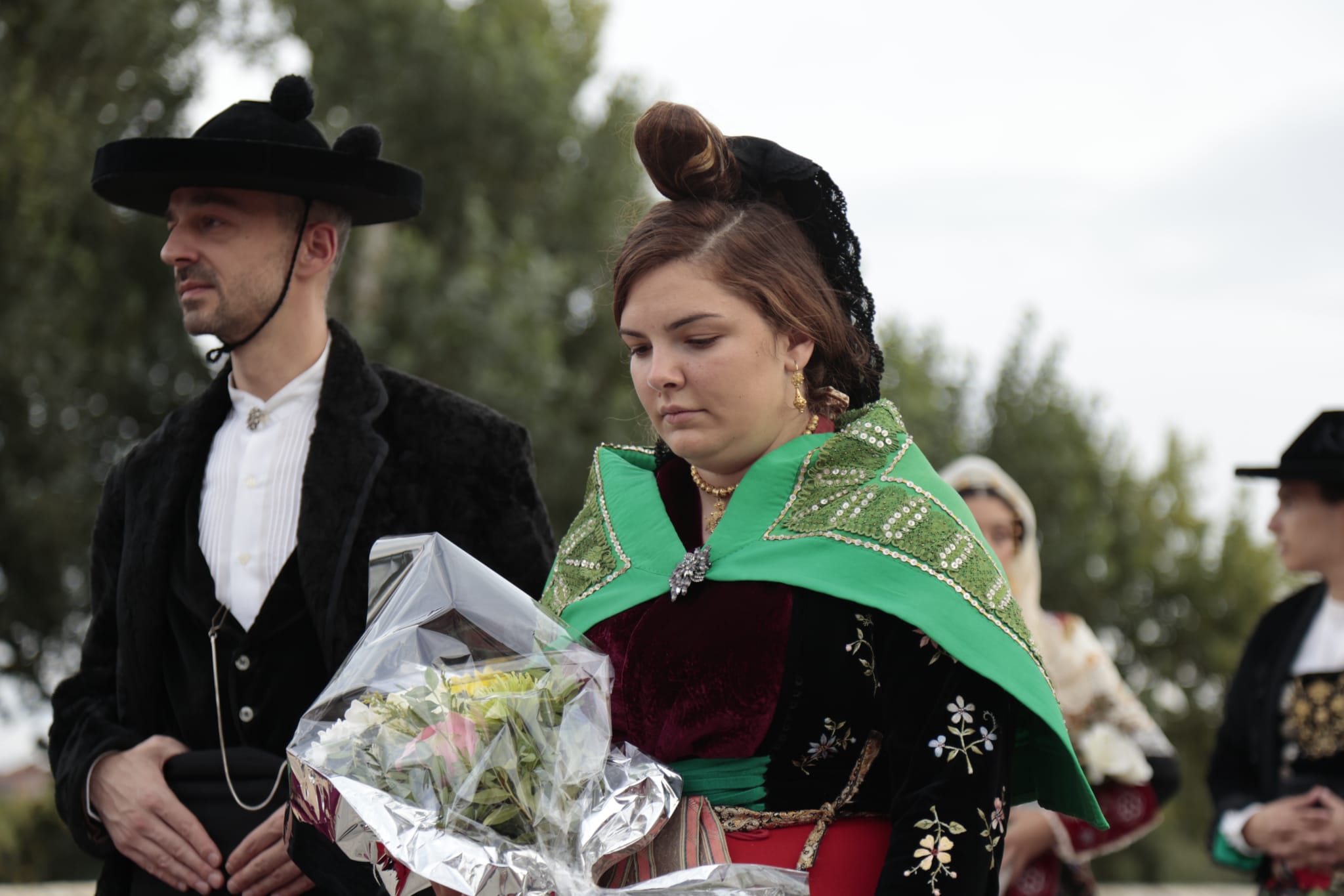 Multitudinaria ofrenda floral a la Virgen de la Vega