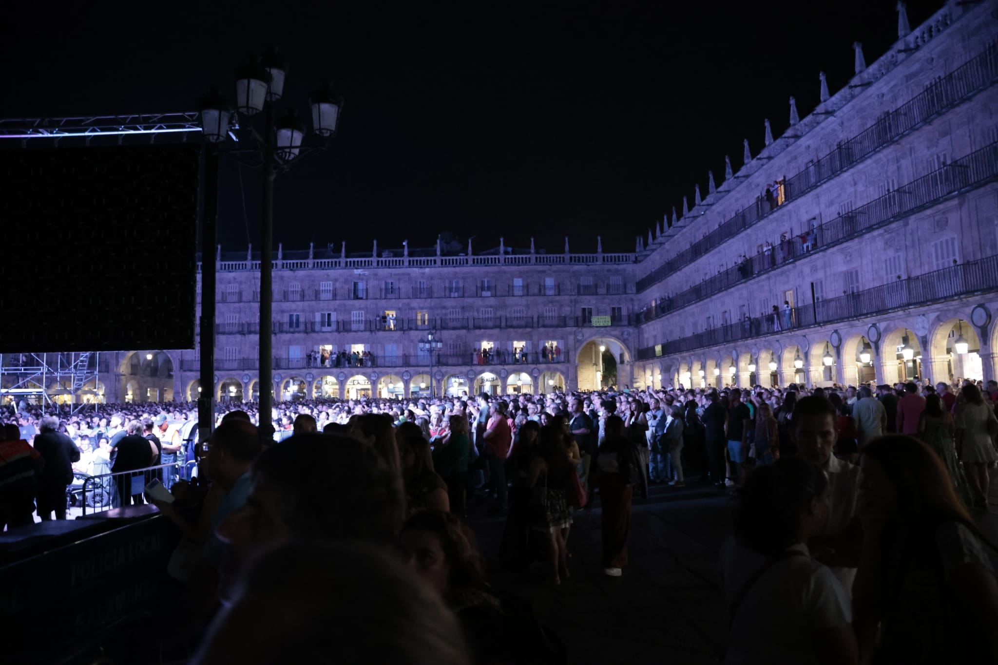 Vaquerizo y sus Nancys Rubias deslumbran en la Plaza Mayor