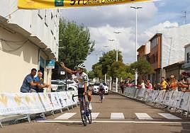 Triunfo y liderato para David Domínguez en la Vuelta Ciclista a Salamanca