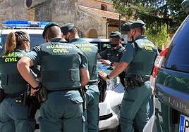 Agentes de la Guardia Civil en una imagen de archivo.