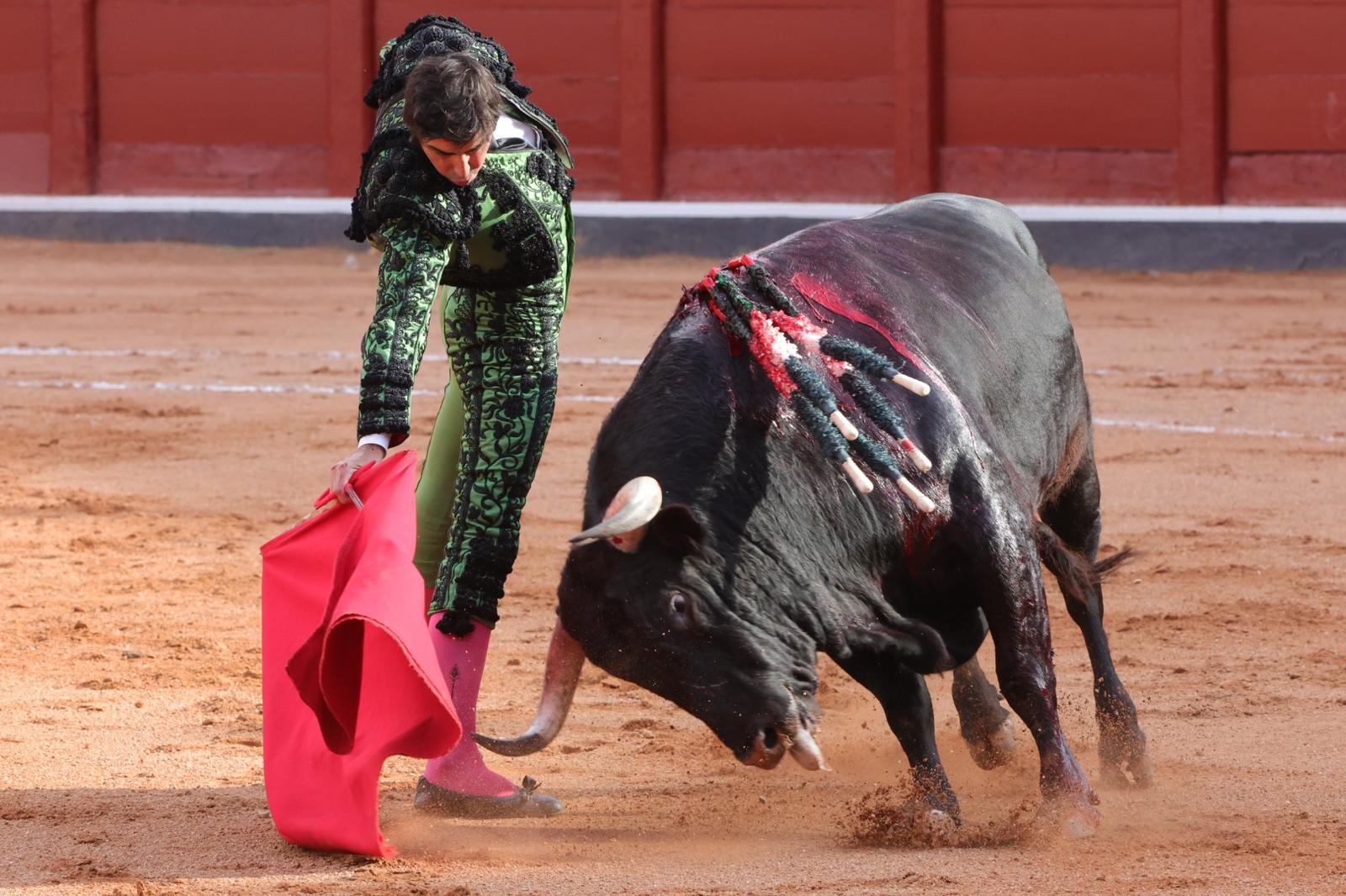 Segunda de abono de la feria con otra puerta grande