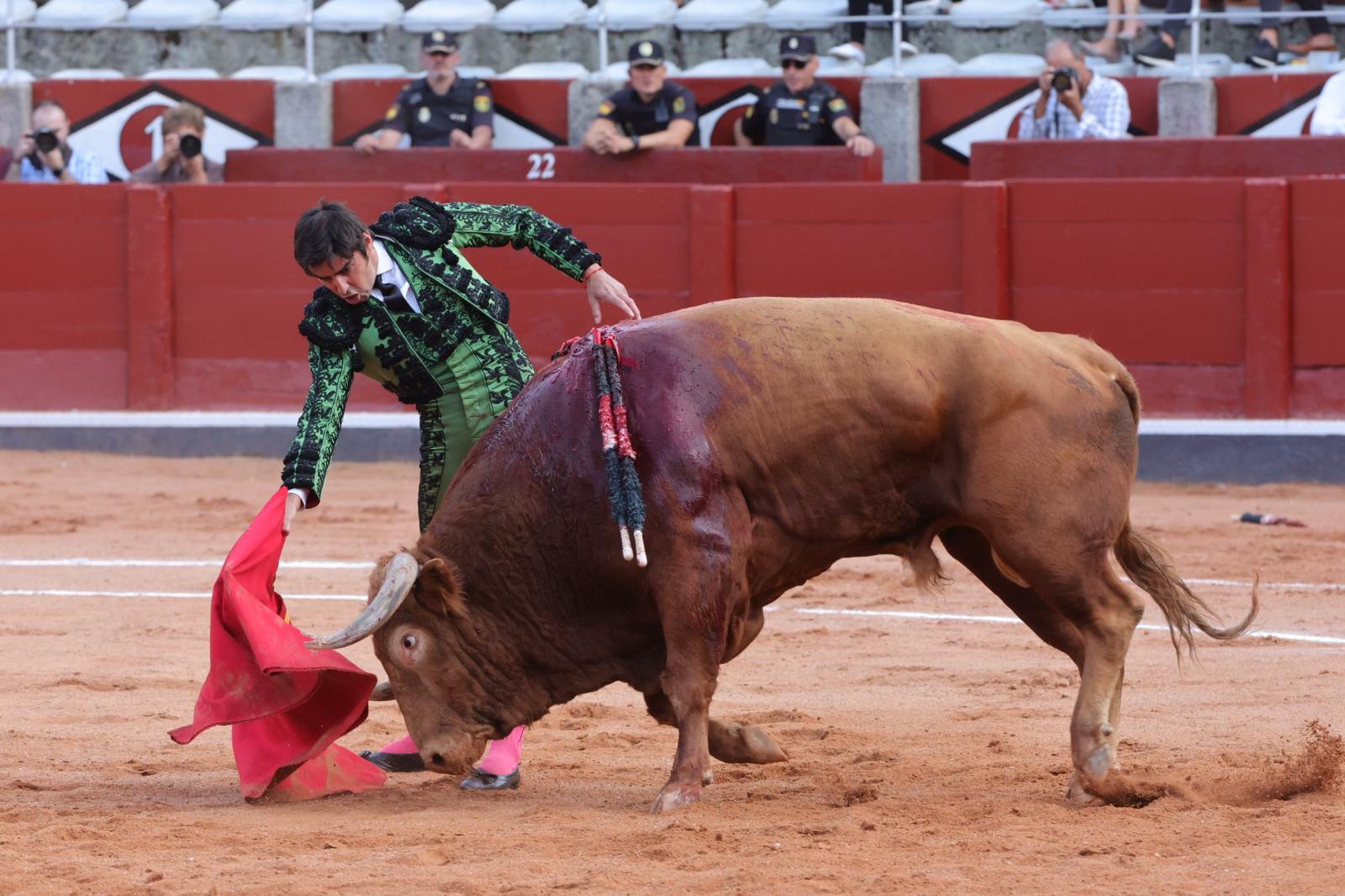 Segunda de abono de la feria con otra puerta grande