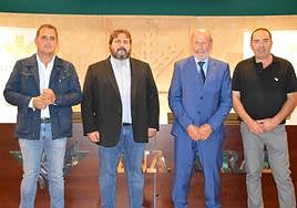 Ernesto Moronta Vicente, presidente de Caja Rural de Salamanca, junto con los representantes de Asaja, UPA y COAG.