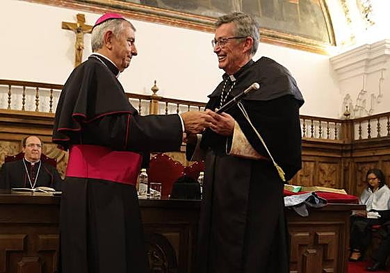 Santiago García-Jalón toma posesión como rector de la UPSA