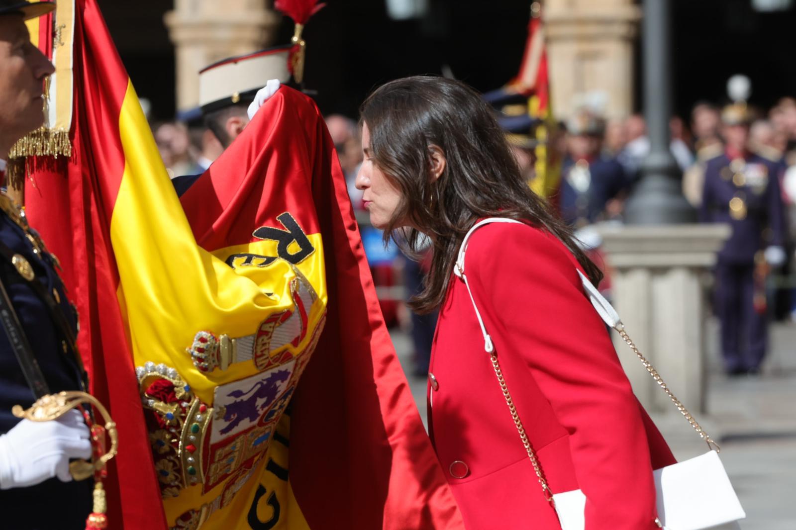Solemne jura de bandera en la Plaza Mayor de Salamanca con la Guardia Real